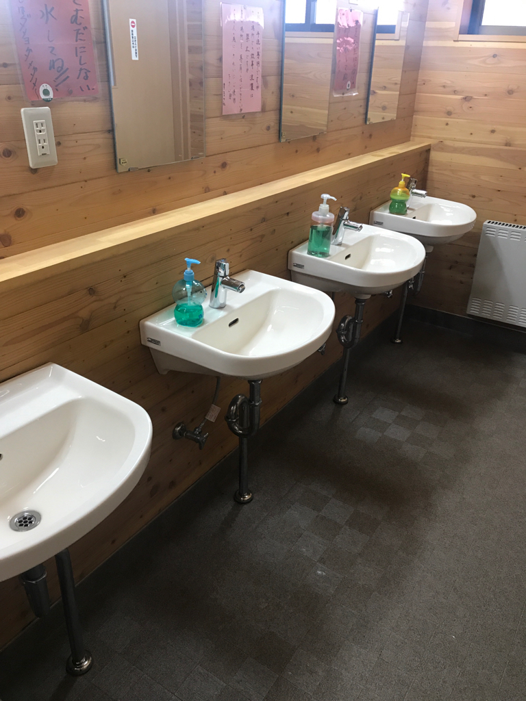 青苔荘の山トイレ写真3