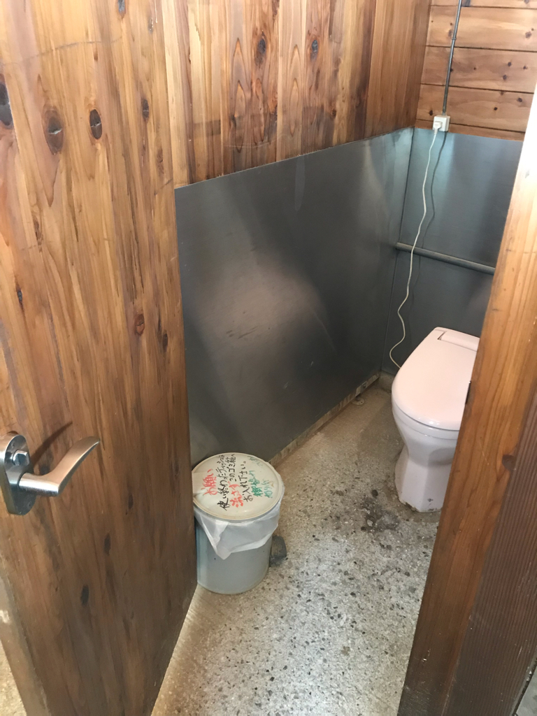 赤岳鉱泉の山トイレ写真2