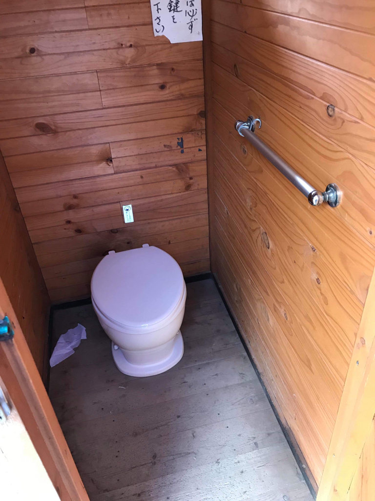 赤岳山荘の山トイレ写真3
