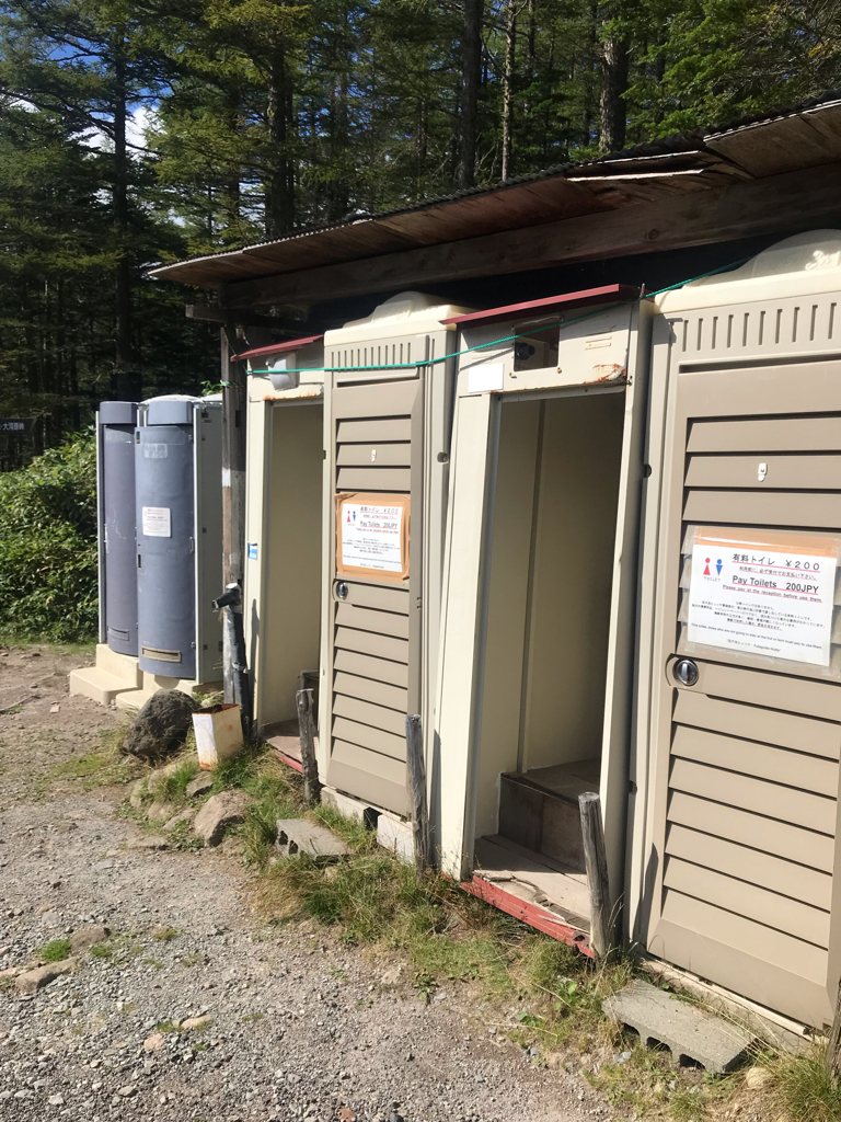 双子池ヒュッテの山トイレ写真1