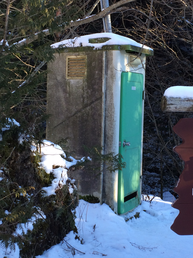 唐沢鉱泉前駐車場の山トイレ写真3