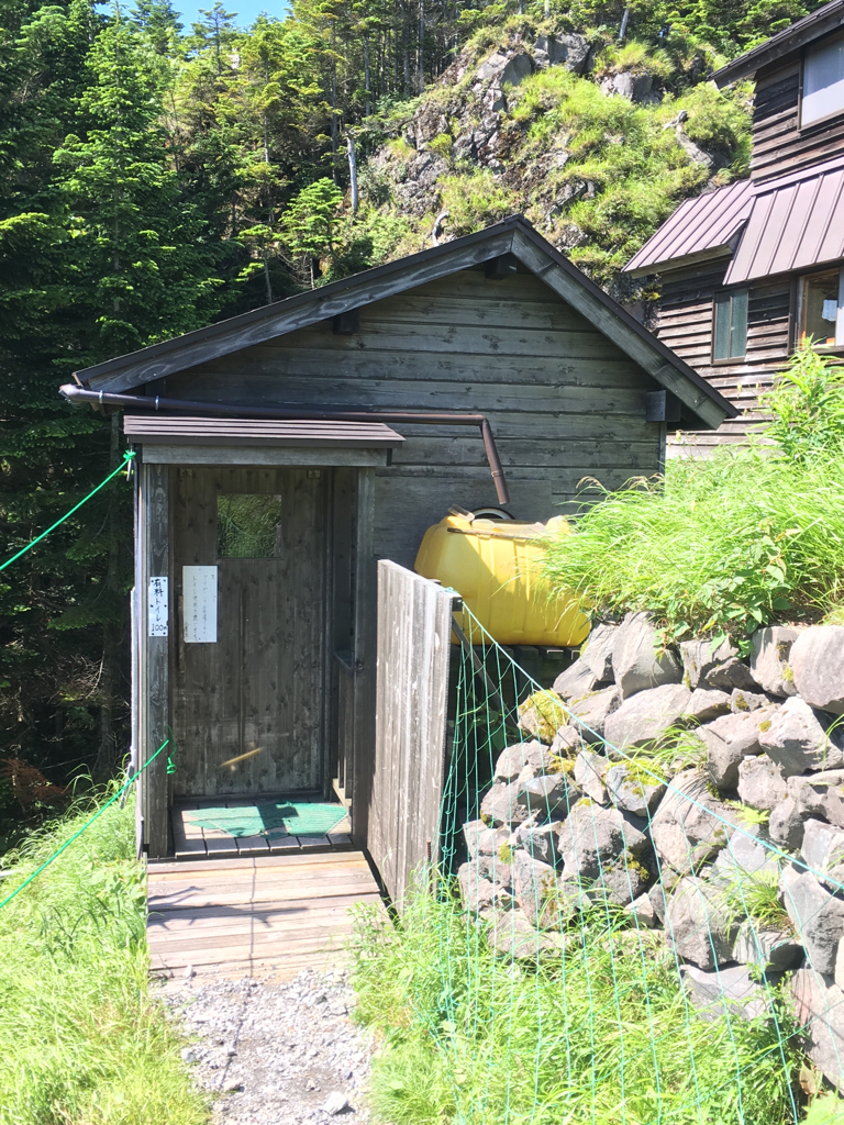 北横岳ヒュッテの山トイレ写真1