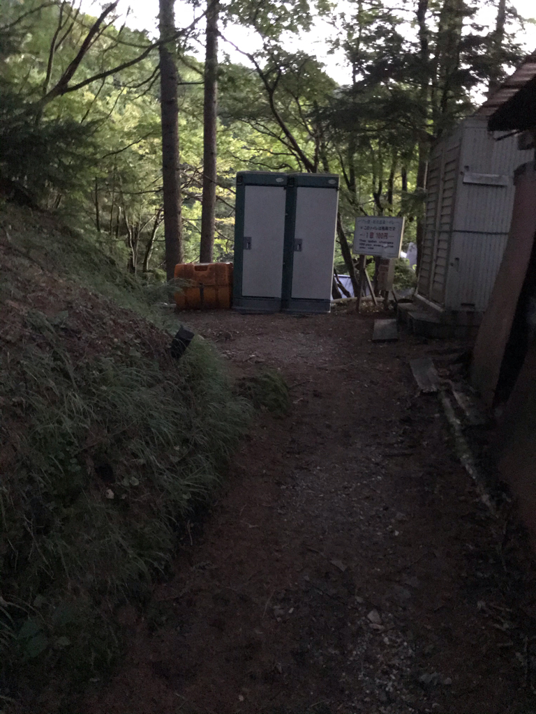 本沢温泉の山トイレ写真2