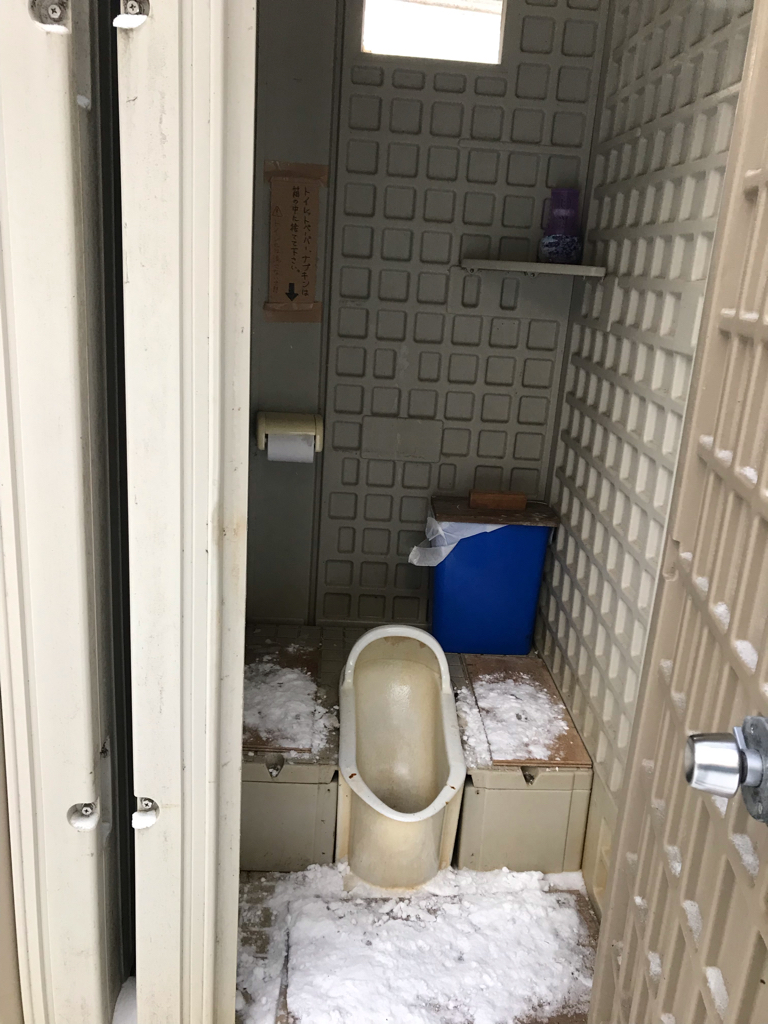 本沢温泉の山トイレ写真3
