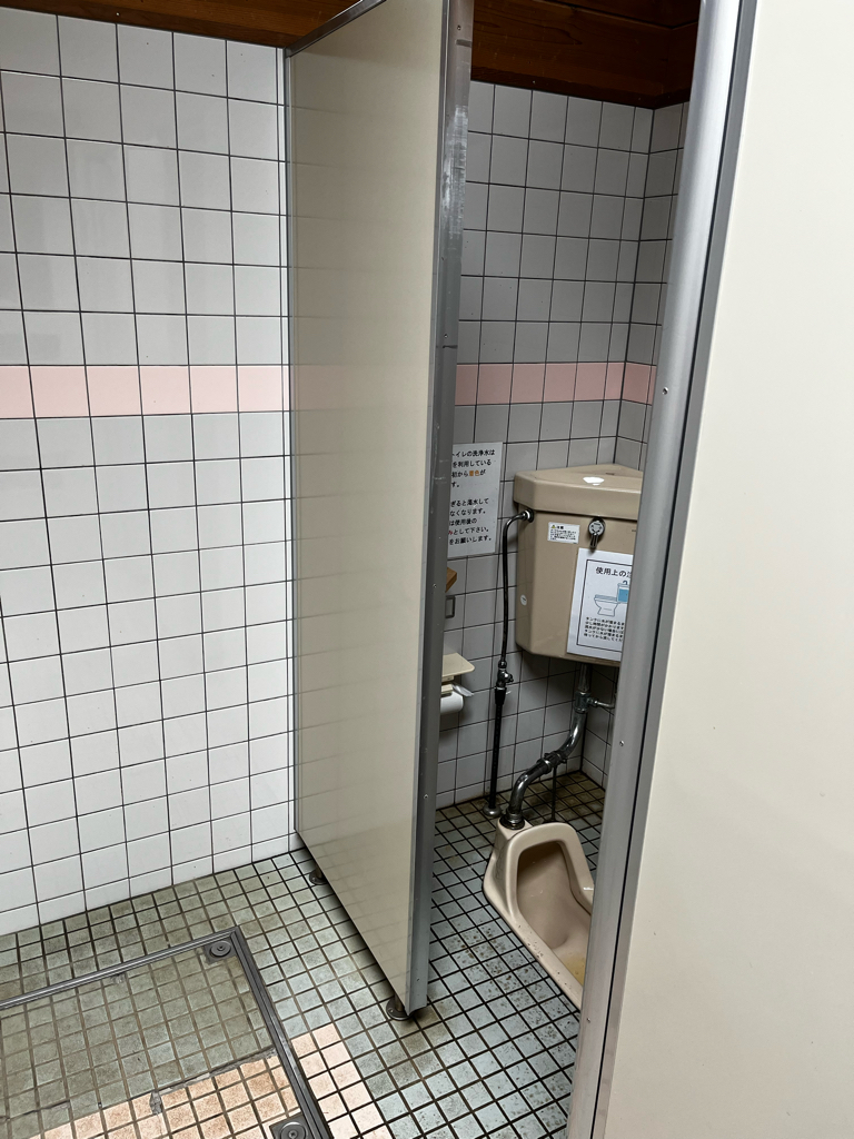 ヒュッテ入笠横公衆トイレの山トイレ写真3