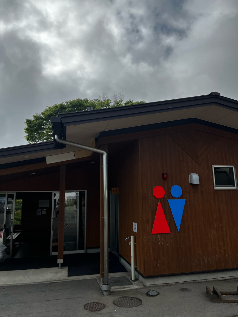 富士見パノラマリゾート第一駐車場の山トイレ写真1