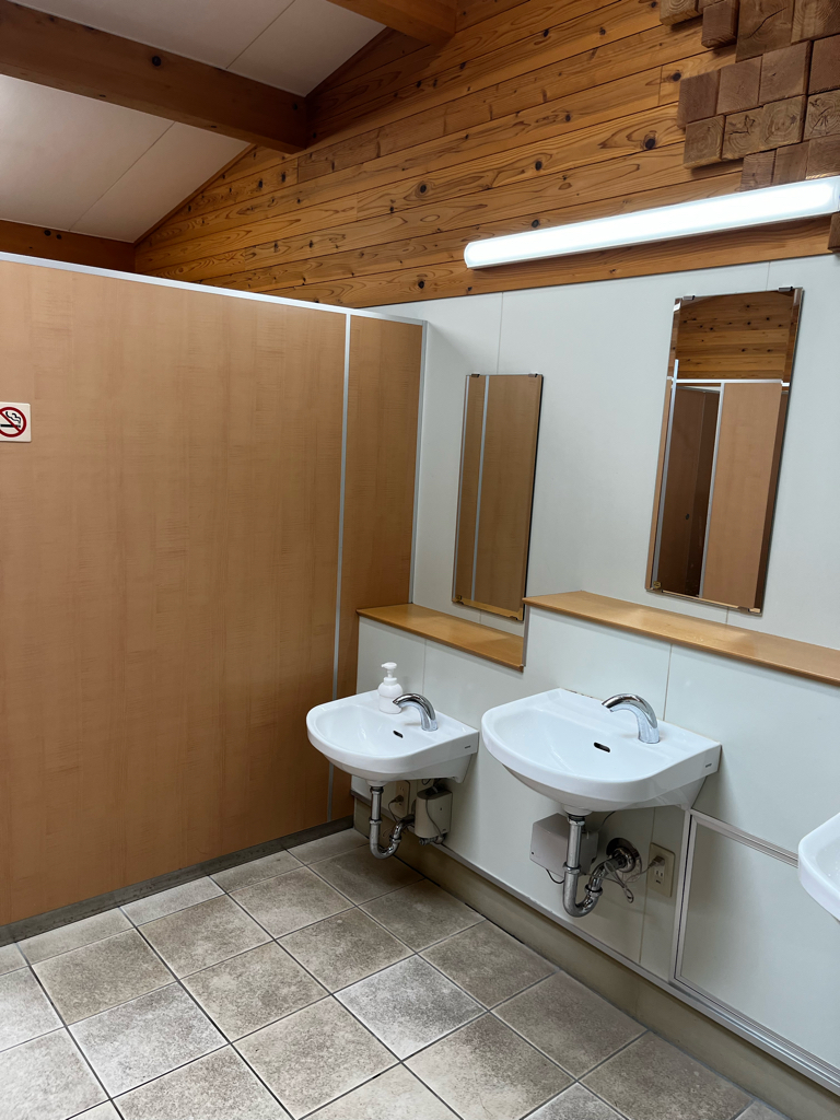 富士見パノラマリゾート第一駐車場の山トイレ写真3