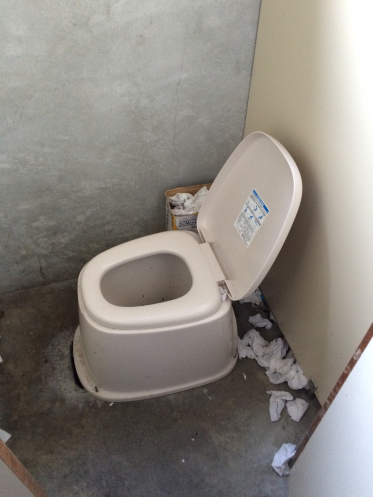 長衛小屋の山トイレ写真2