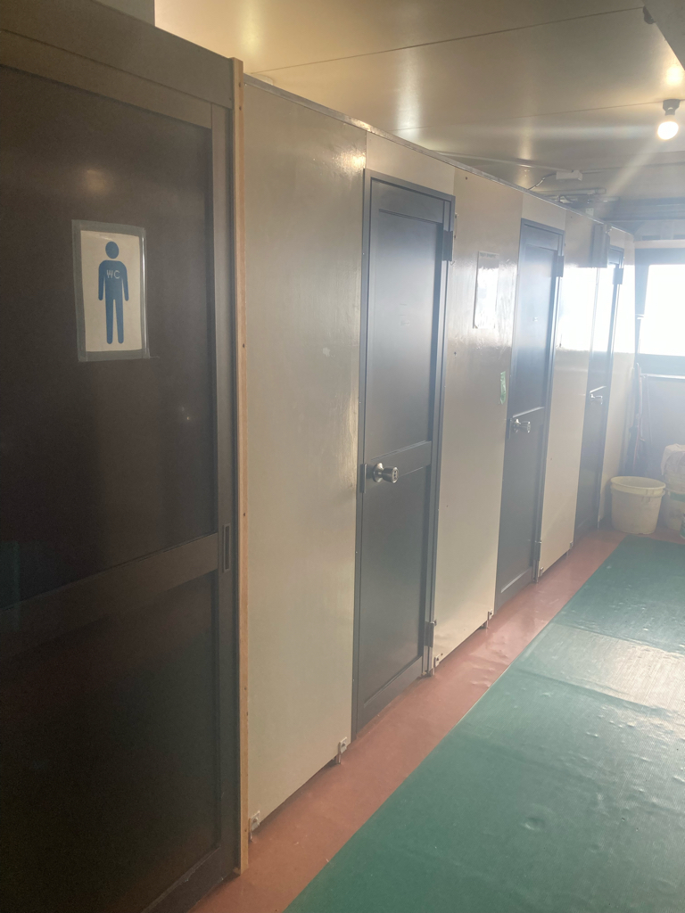 北岳山荘の山トイレ写真1