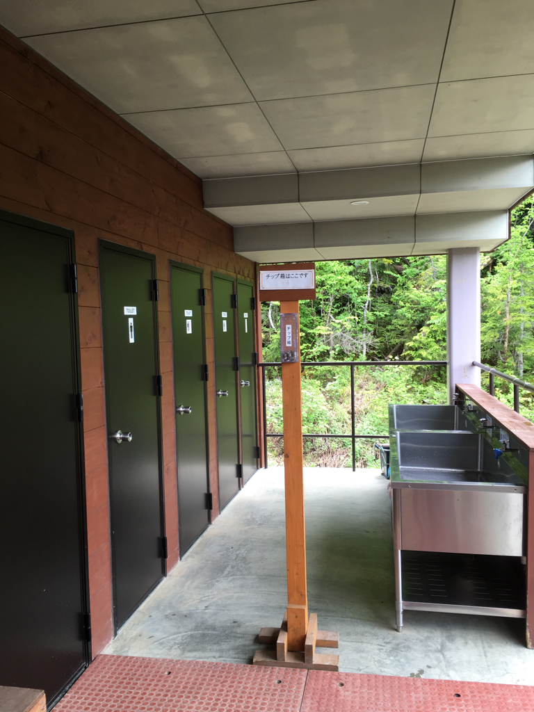 白根御池小屋の山トイレ写真1