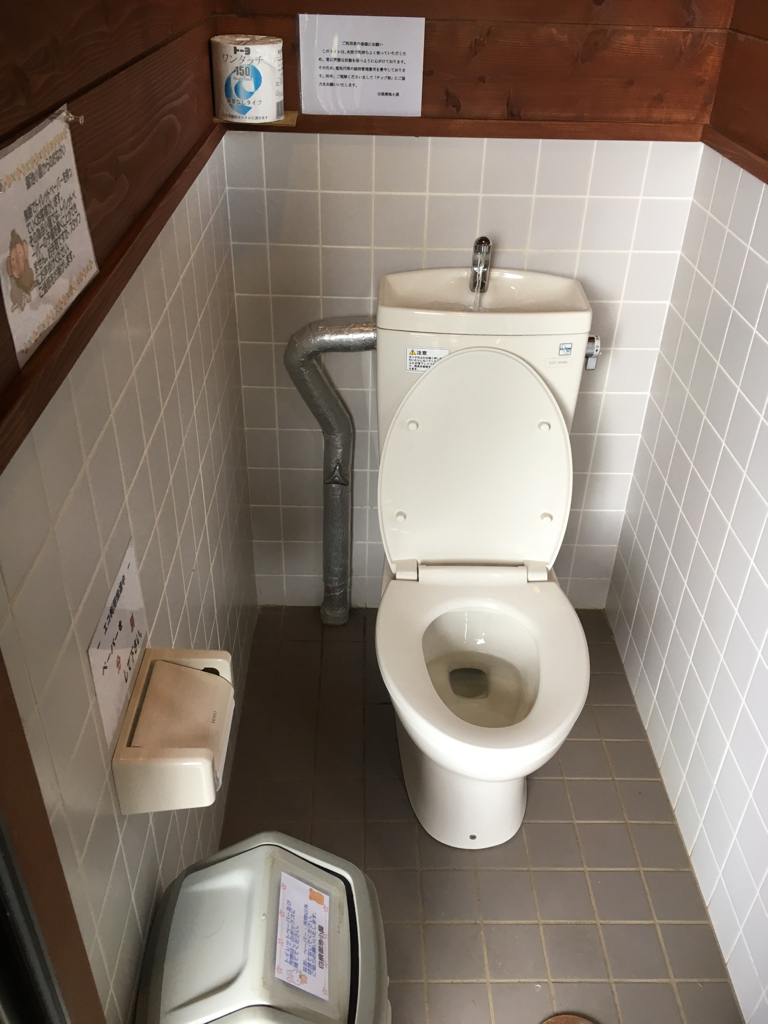 白根御池小屋の山トイレ写真3