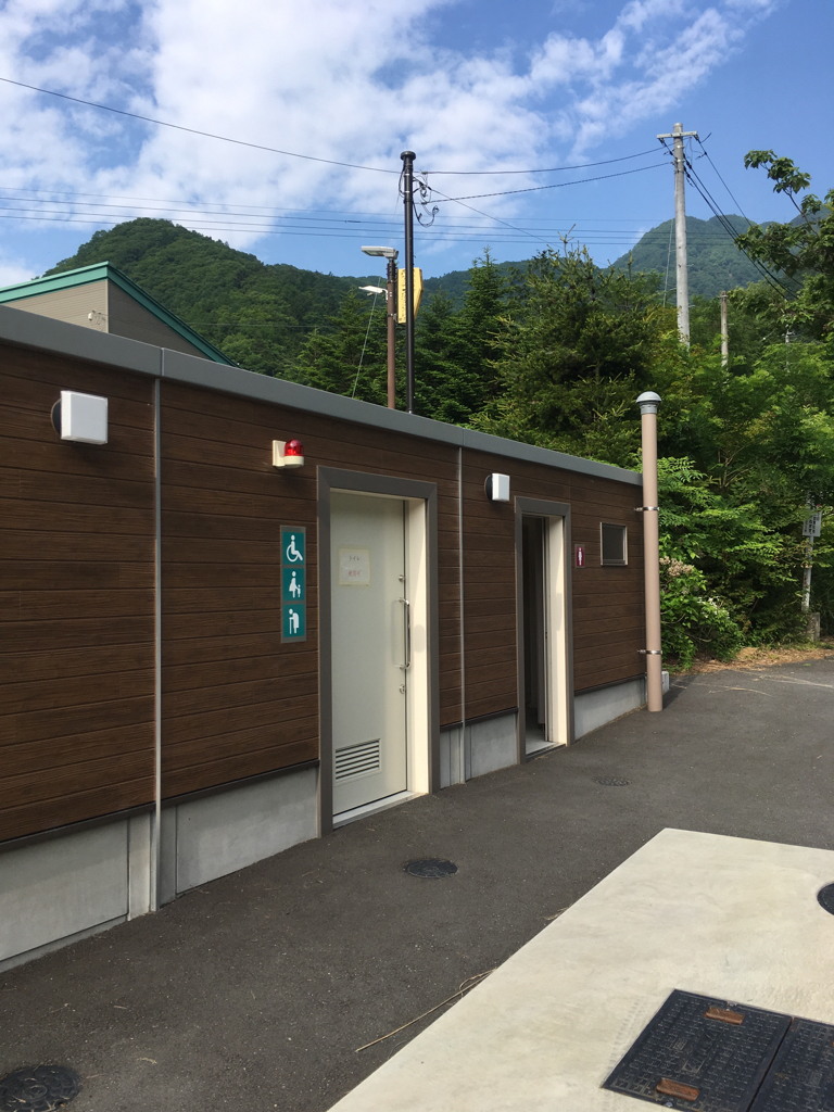 市営芦安駐車場の山トイレ写真1