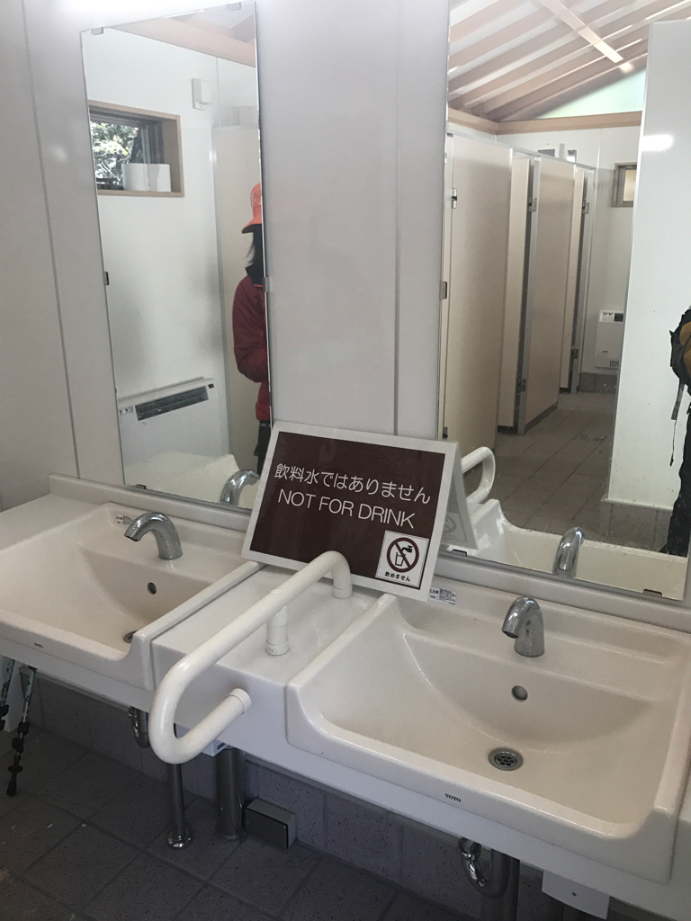 尾白渓谷駐車場の山トイレ写真3