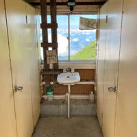 八海山　八海山避難小屋の登山トイレ