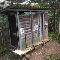 荒川三山 高山裏避難小屋の登山トイレ