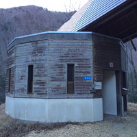 甲武信ヶ岳 ネトリ広場(冬季閉鎖)の登山トイレ