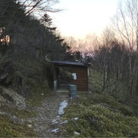 雁坂小屋(冬季)の登山トイレ