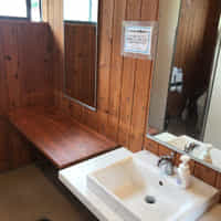 さわらびの湯バス停　棒ノ折山の登山トイレ