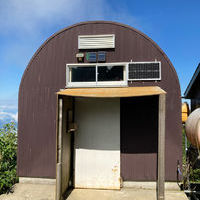 八海山　八海山避難小屋の登山トイレ