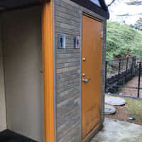 雲取山避難小屋の登山トイレ