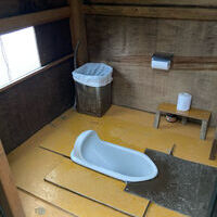 針ノ木小屋　外トイレの登山トイレ