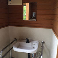 名郷バス停の登山トイレ