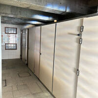 一の越山荘前の登山トイレ