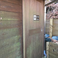 犬越路避難小屋の登山トイレ