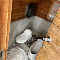 小梨平キャンプ場（冬季）の登山トイレ