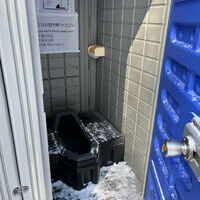 釜トンネル（冬季）の登山トイレ