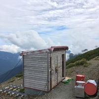 荒川三山 中岳避難小屋の登山トイレ