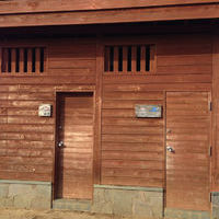 陣馬山 山頂の登山トイレ