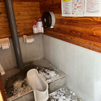 上高地バスターミナル（冬季）の登山トイレ