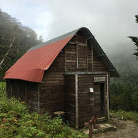 荒川三山 高山裏避難小屋の登山トイレ