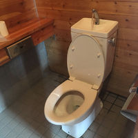 尾瀬沼ビジターセンターの登山トイレ